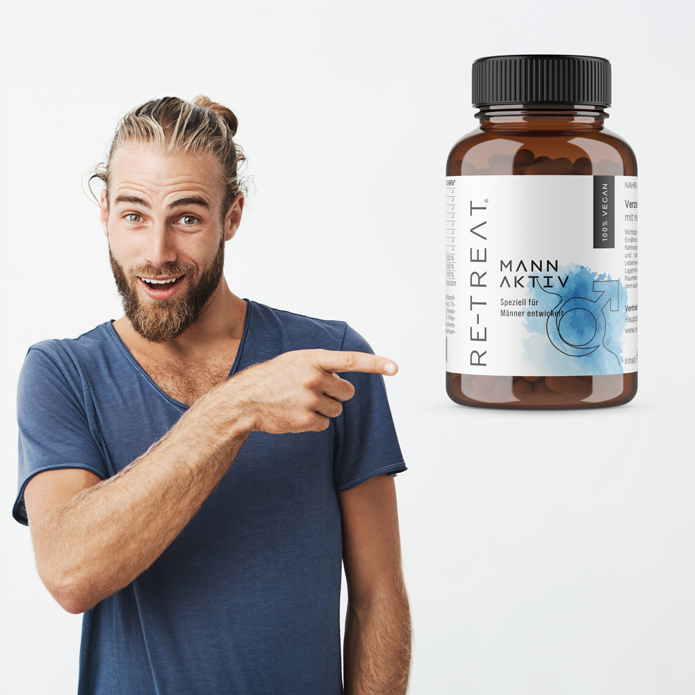Mann zeigt auf Packshot von Mann Aktiv