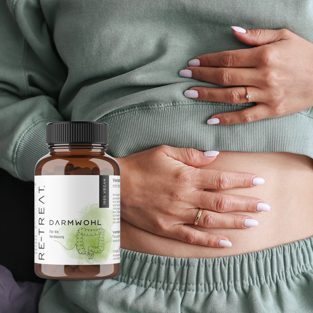 Hände auf einem bauch mit Packshot Darmwohl im Vordergrund