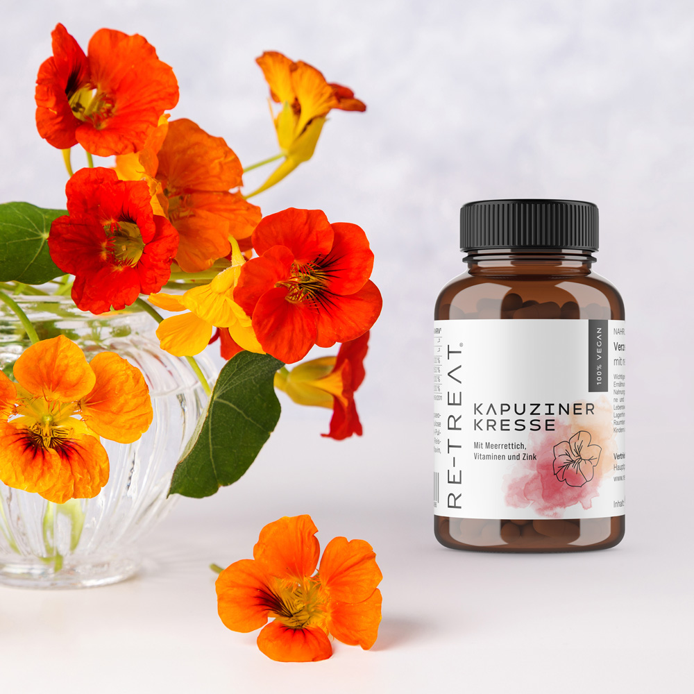 Kapuzinerkresse neben als Pflanze neben Packshot