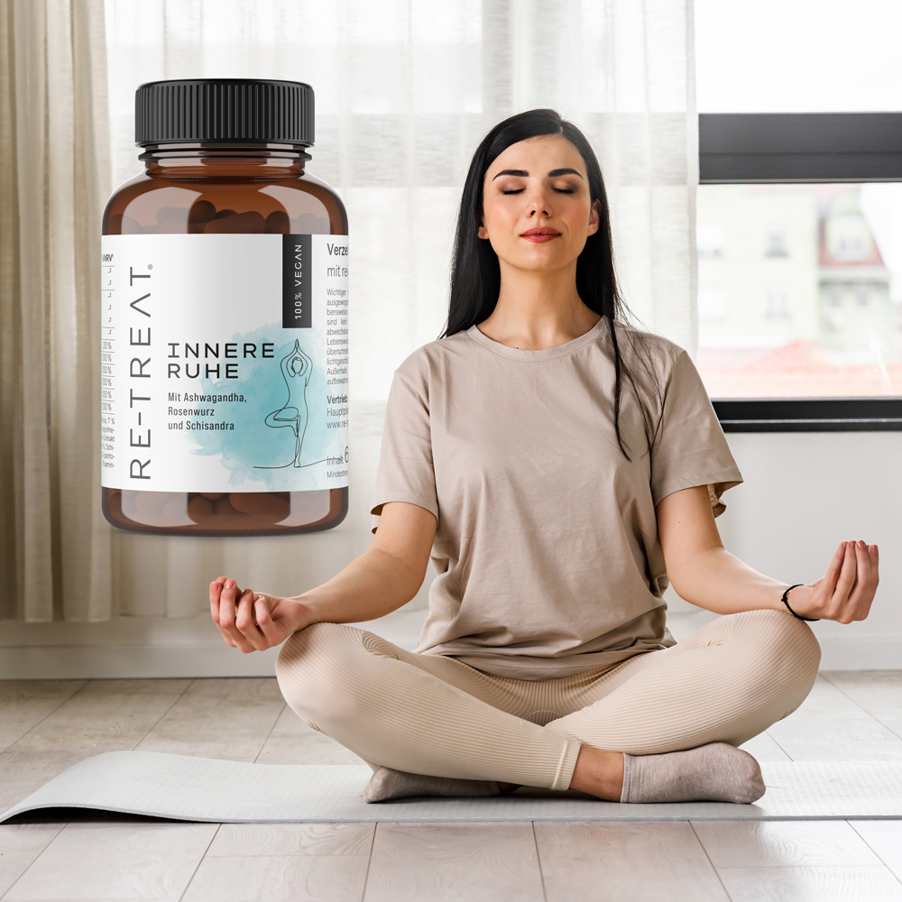Frau meditiert und ist entspannt, Packshot von Innere Ruhe im Vordergrund